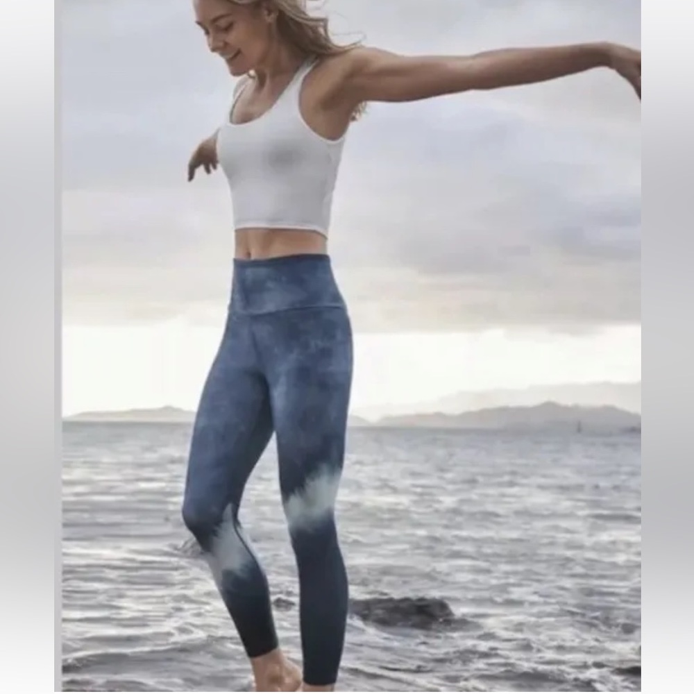 EUC✨ ATHLETA women's small blue Elation 7/8 yoga Tights Tie Dye Watercolor - Picture 11 of 11